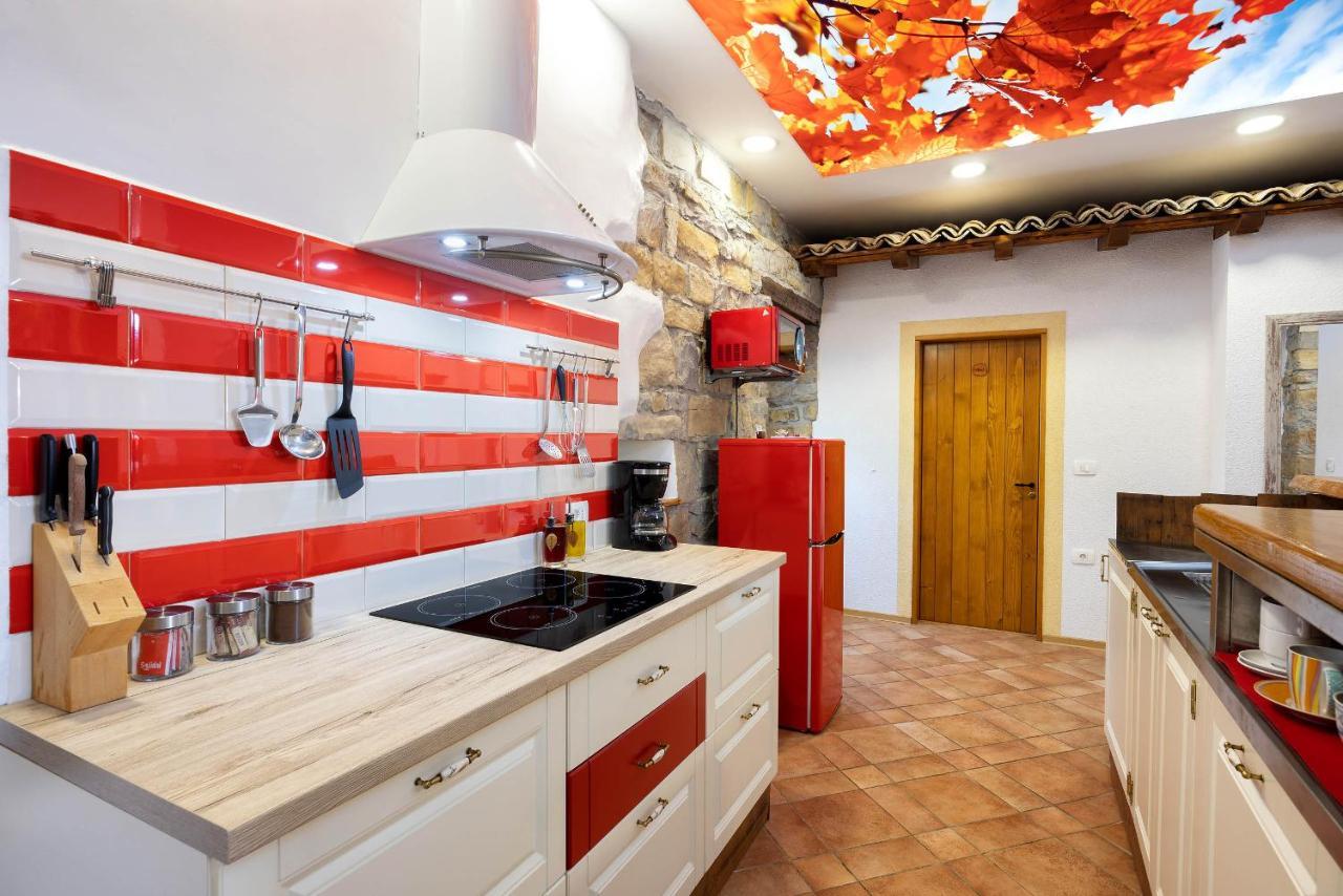 Touristfarm - Apartments "Red Fairytale" Марезиге Экстерьер фото